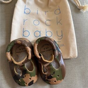 BirdRock Baby Camouflage Moccasins, Size 4, Never worn